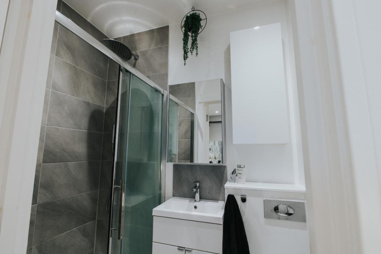 Circa17- Entire Apt, Free Parking, Gym, City Central & Free Netflix Bracknell Dış mekan fotoğraf